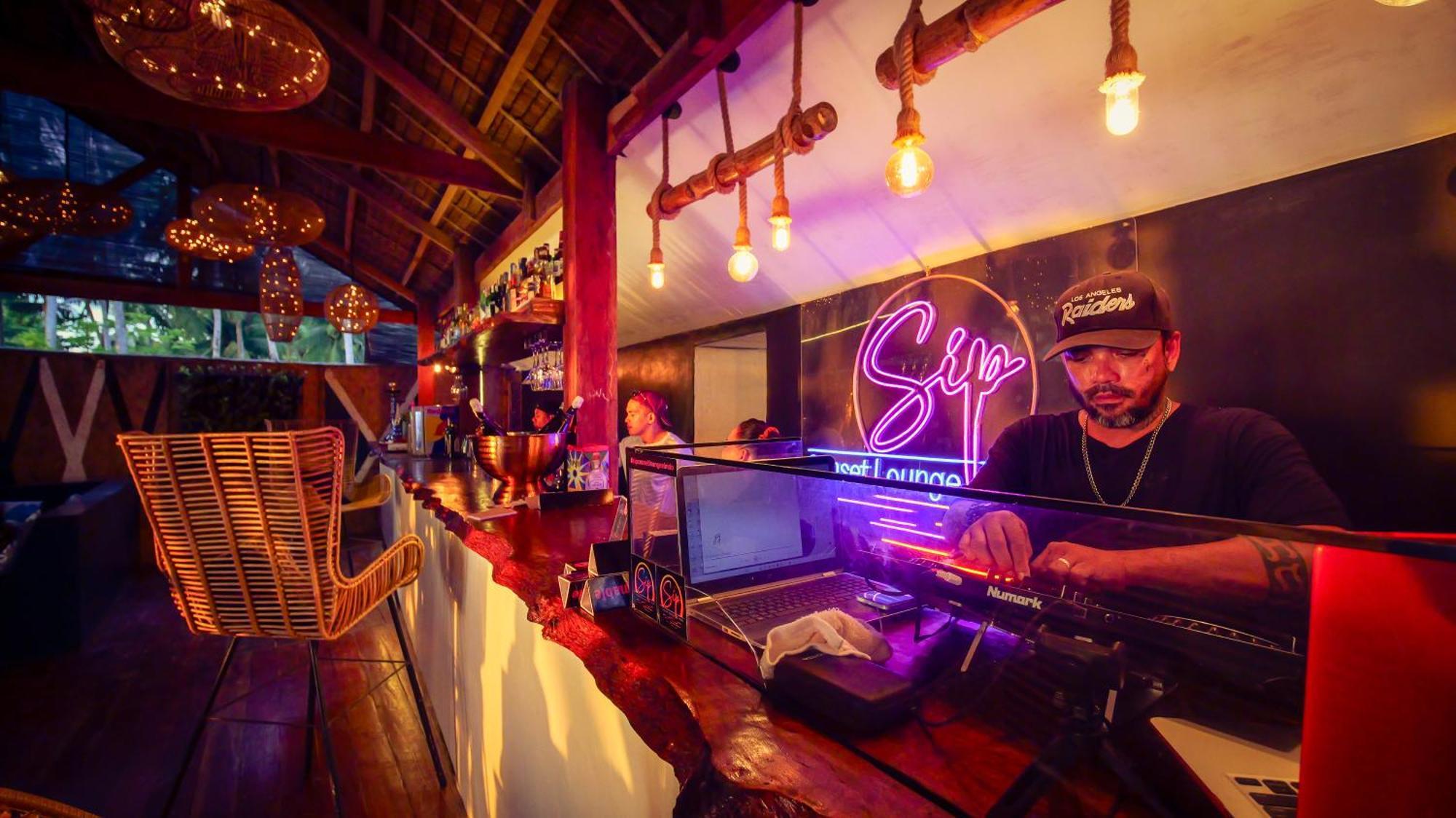 Sip Sunset Hostel And Lounge Эль-Нидо Экстерьер фото